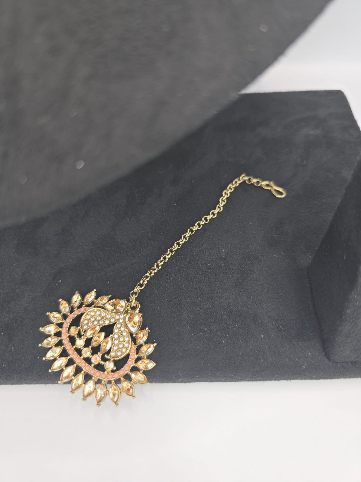 peach necklace set with earings and tikka