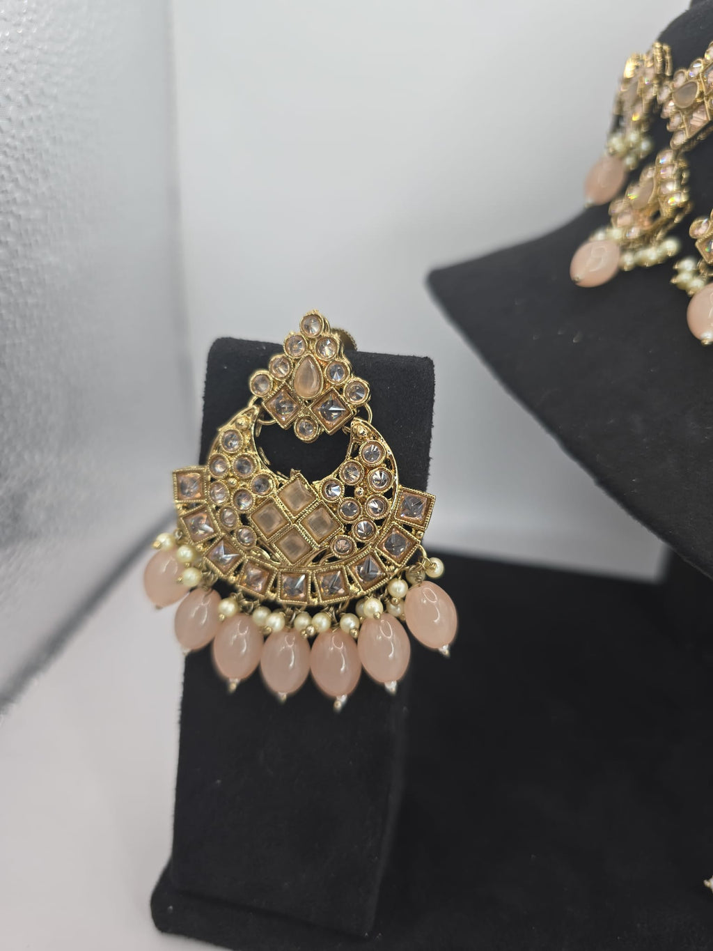 elegant peach choker set