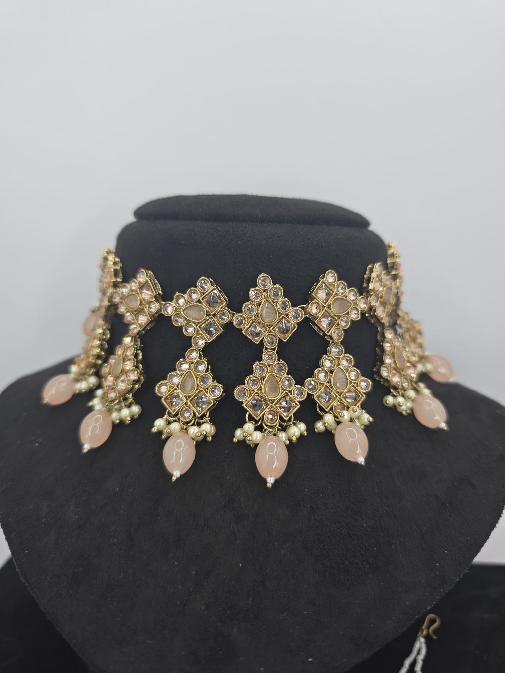 elegant peach choker set