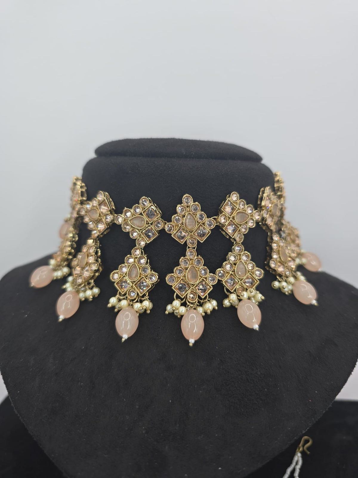 elegant peach choker set