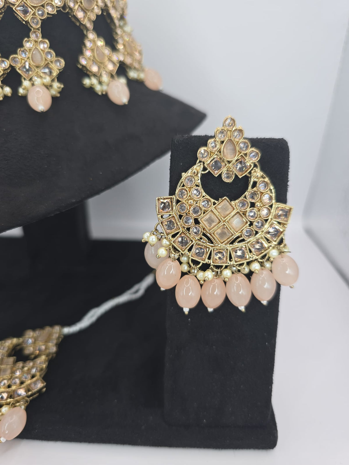 elegant peach choker set