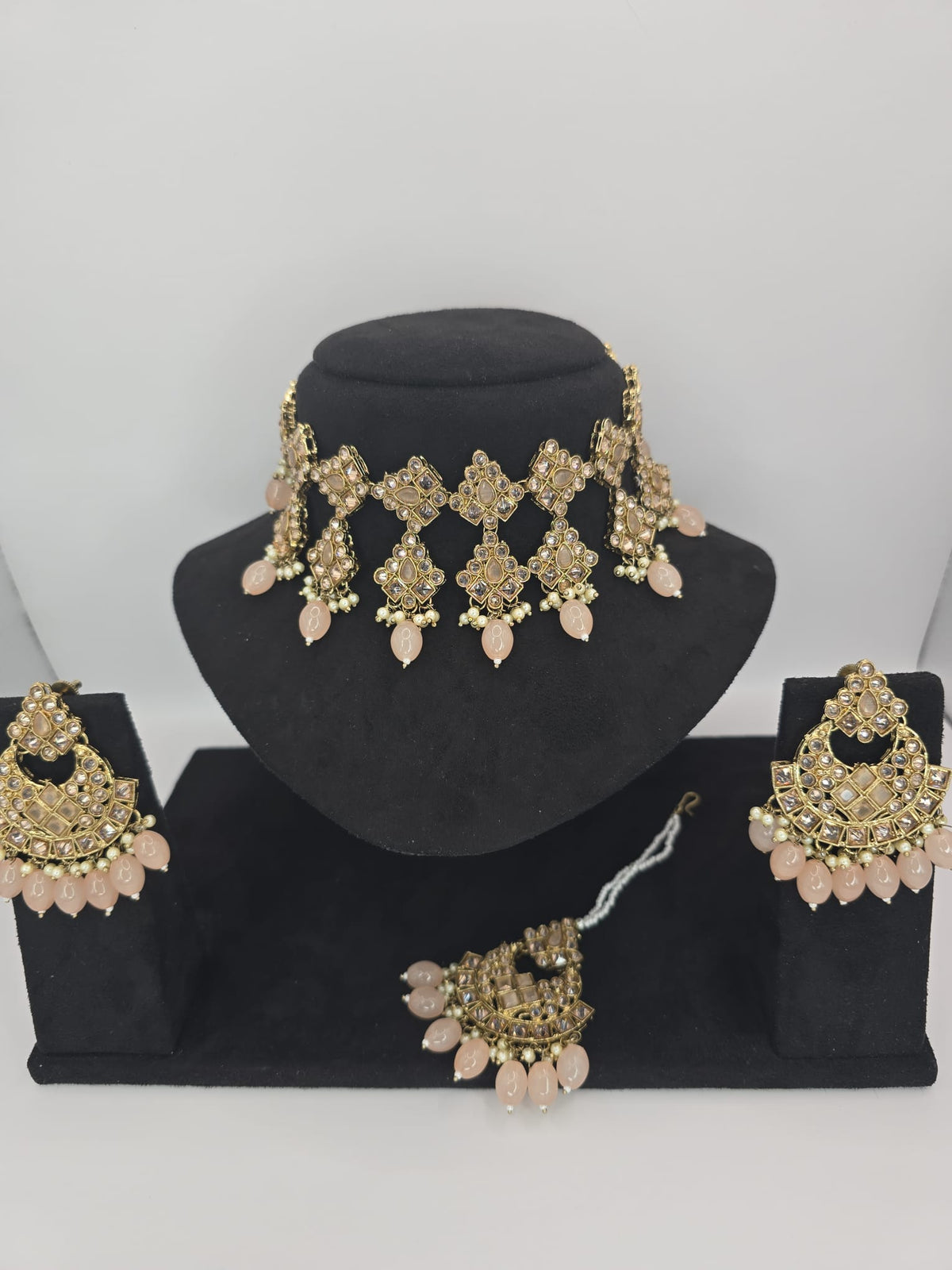elegant peach choker set