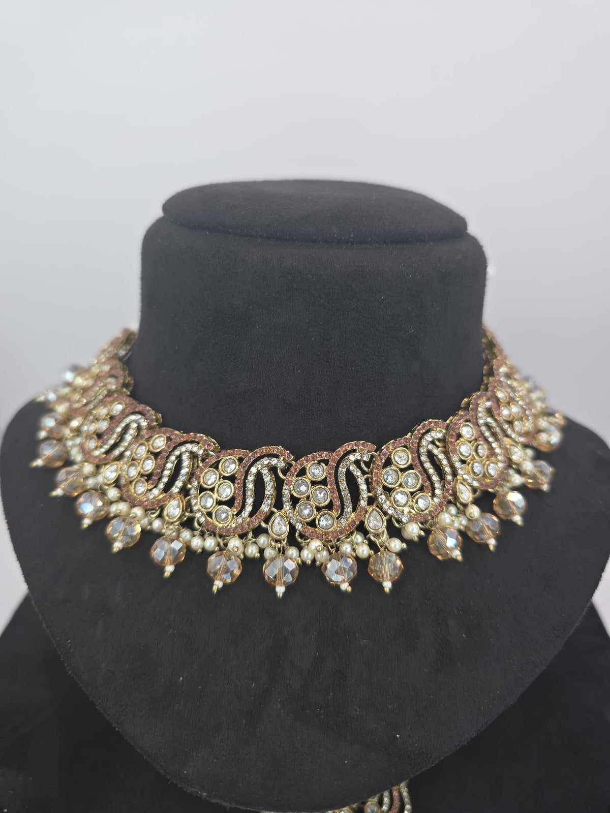 peach set with big earings and tikka