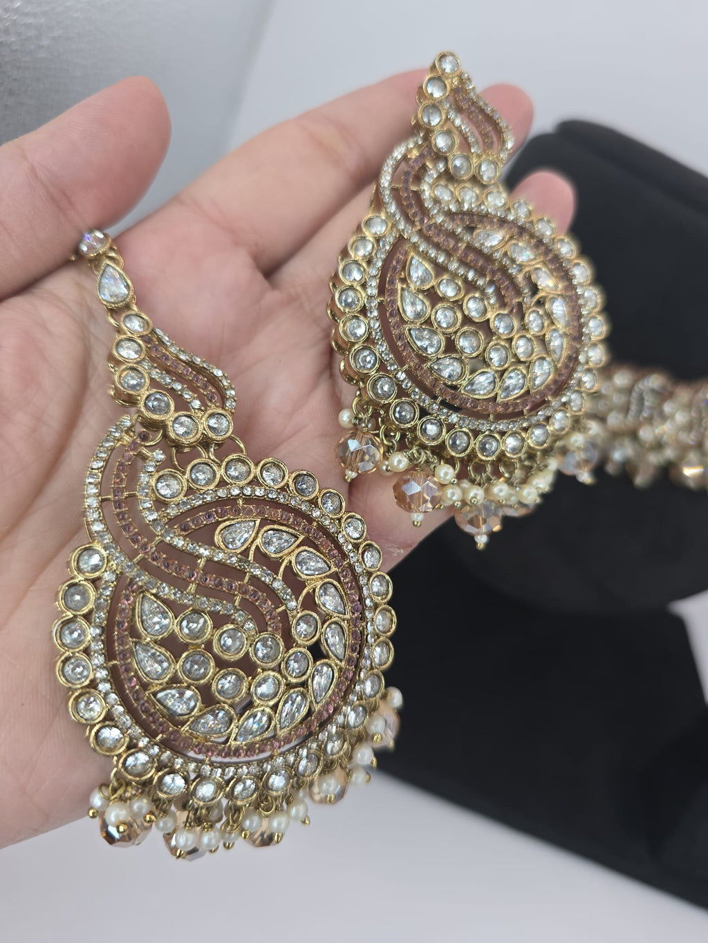 peach set with big earings and tikka