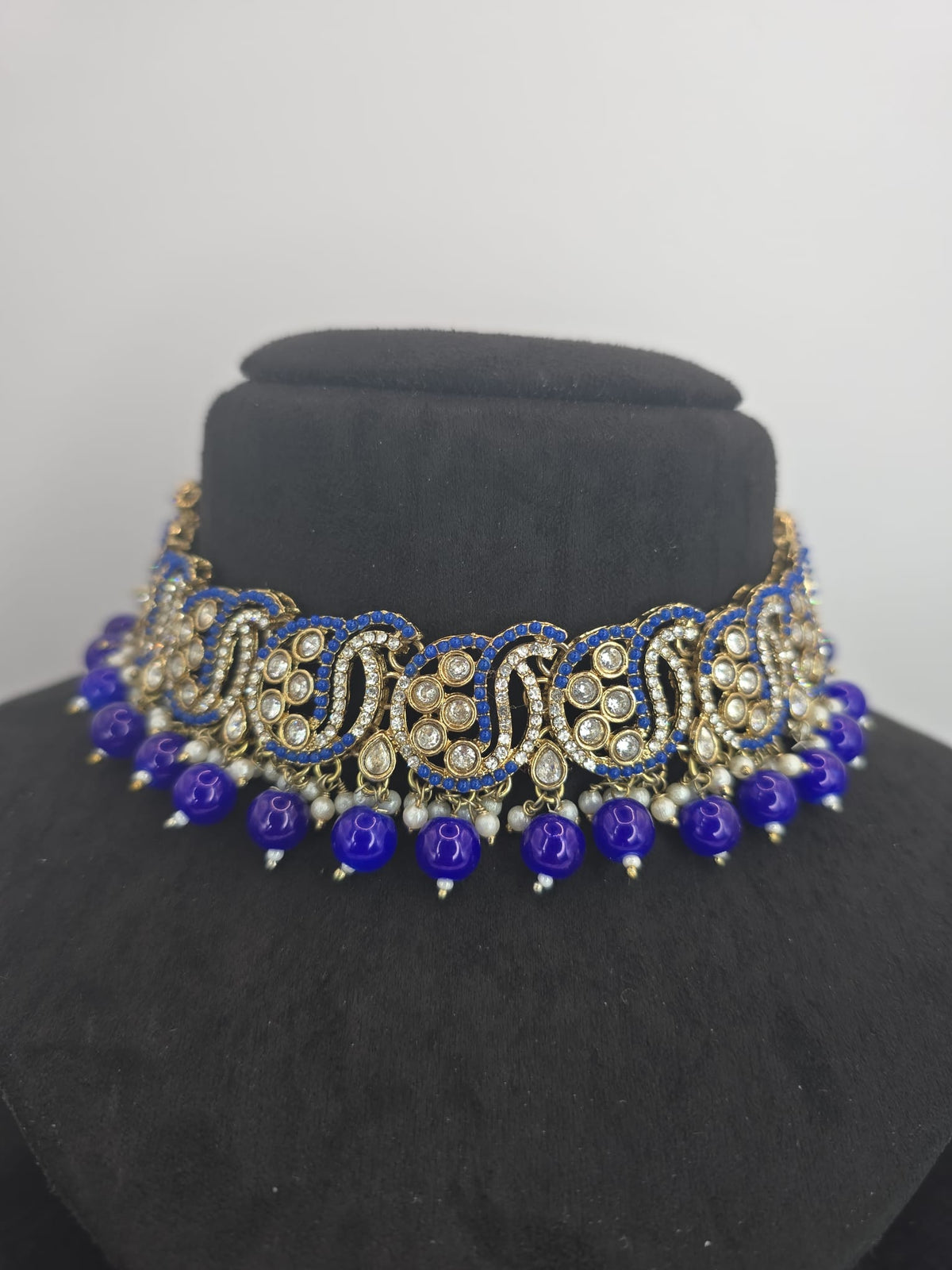 blue choker set with big earings and tikka
