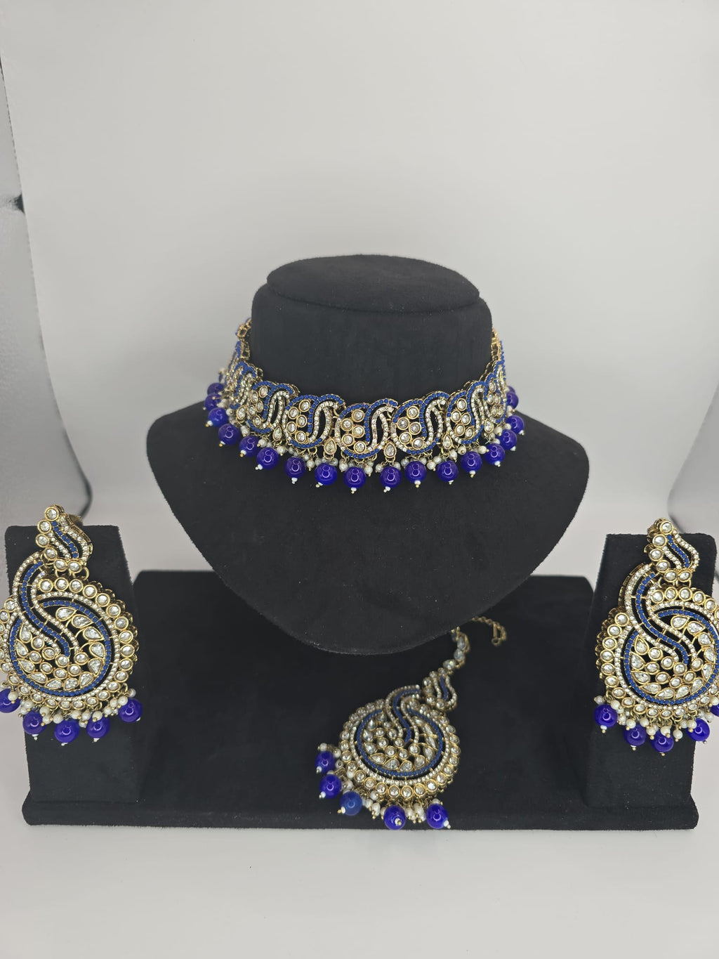 blue choker set with big earings and tikka