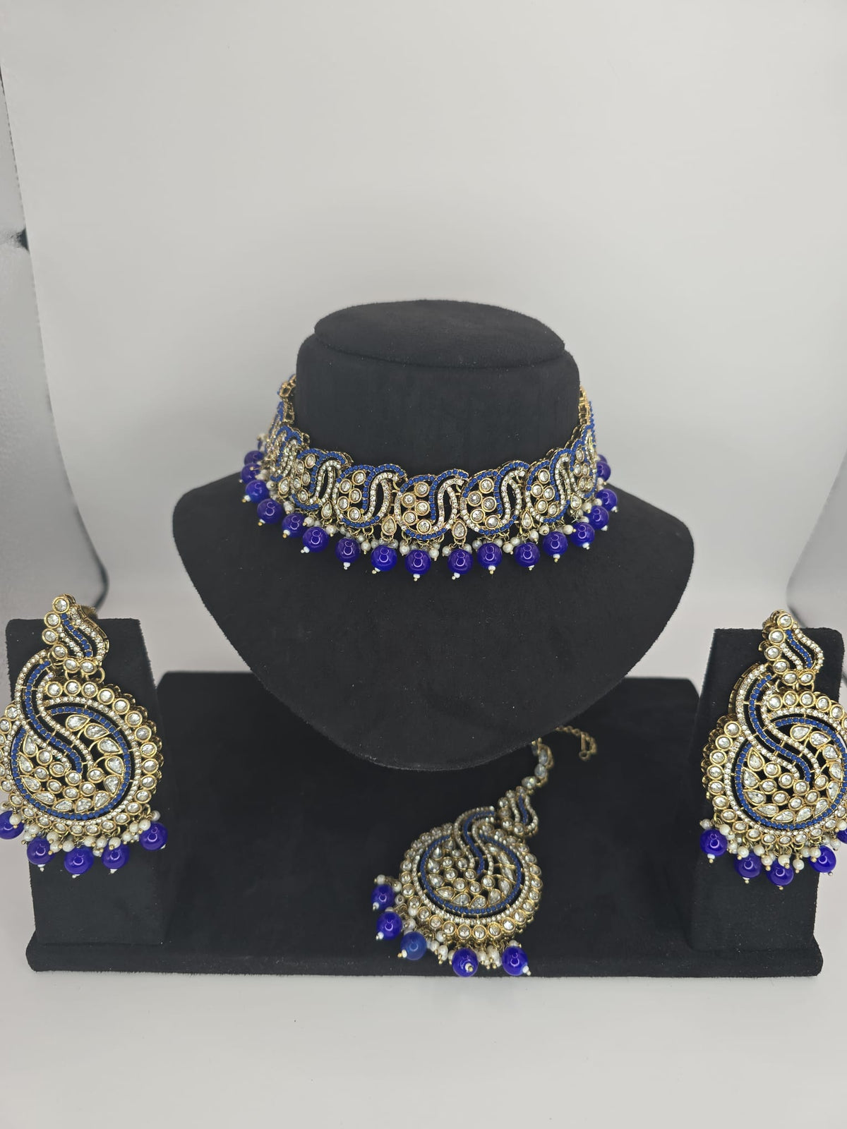 blue choker set with big earings and tikka