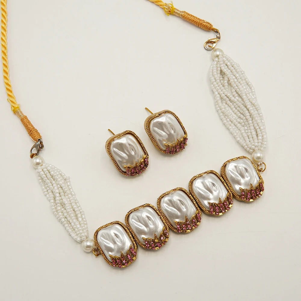 stylish MOP choker set