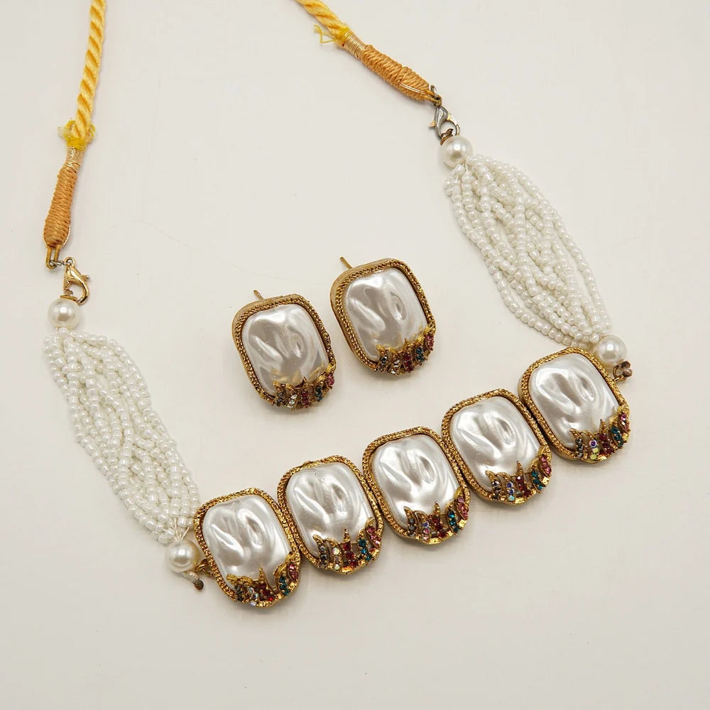stylish MOP choker set