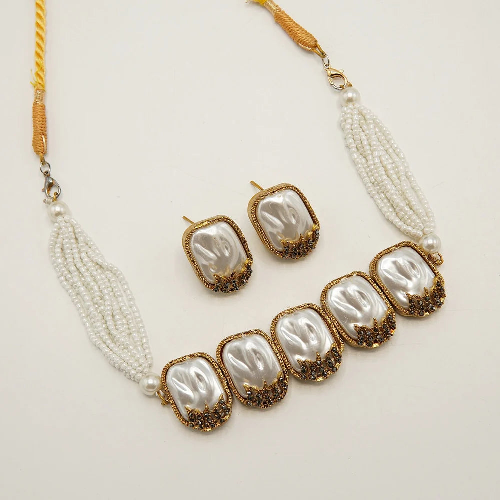 stylish MOP choker set