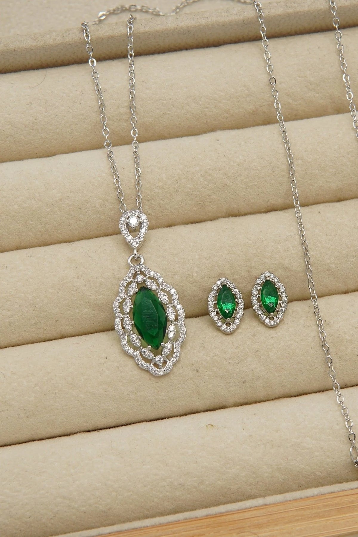 classy sparkle locket set