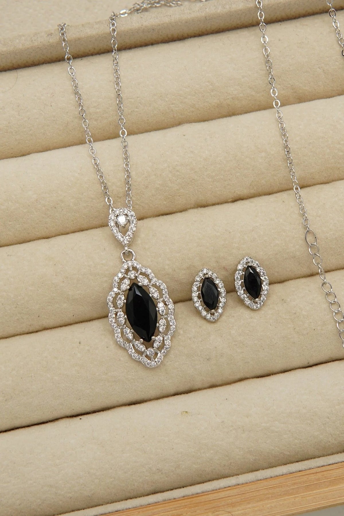 classy sparkle locket set