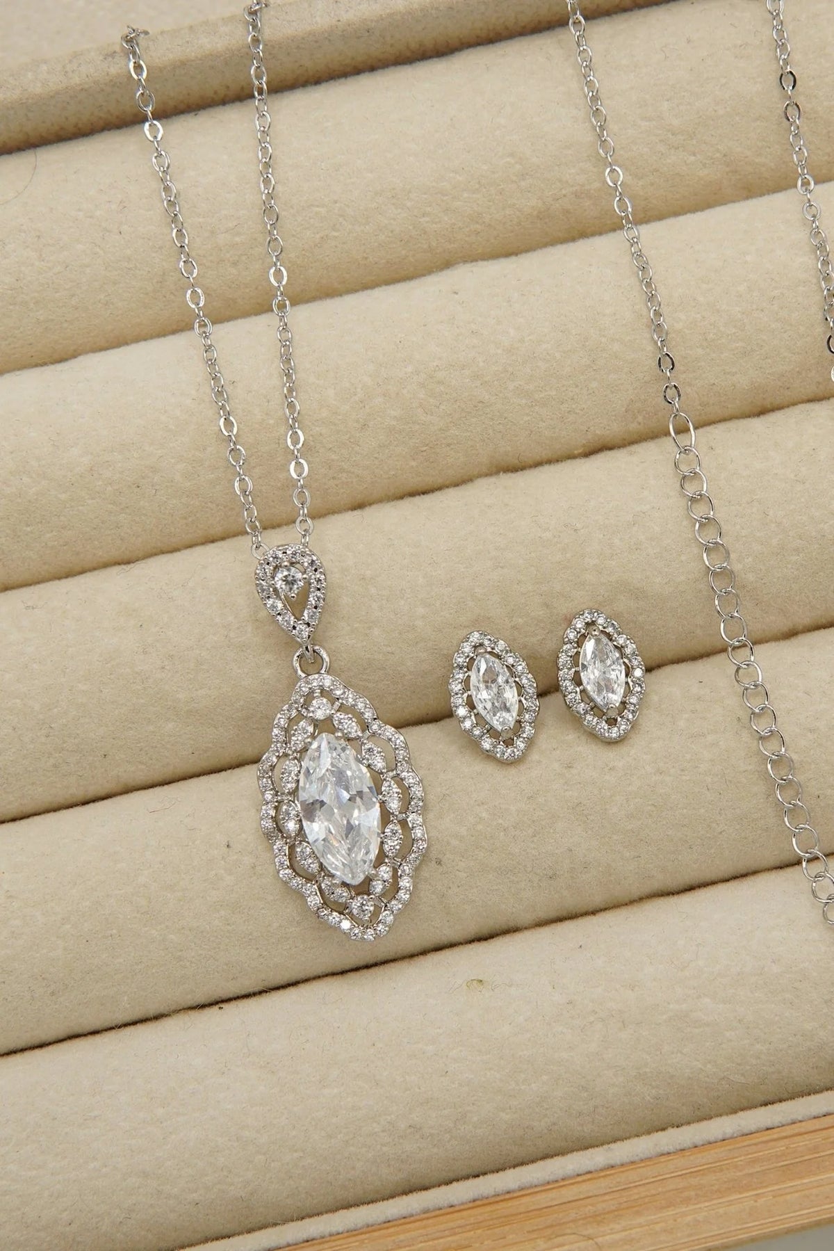 classy sparkle locket set